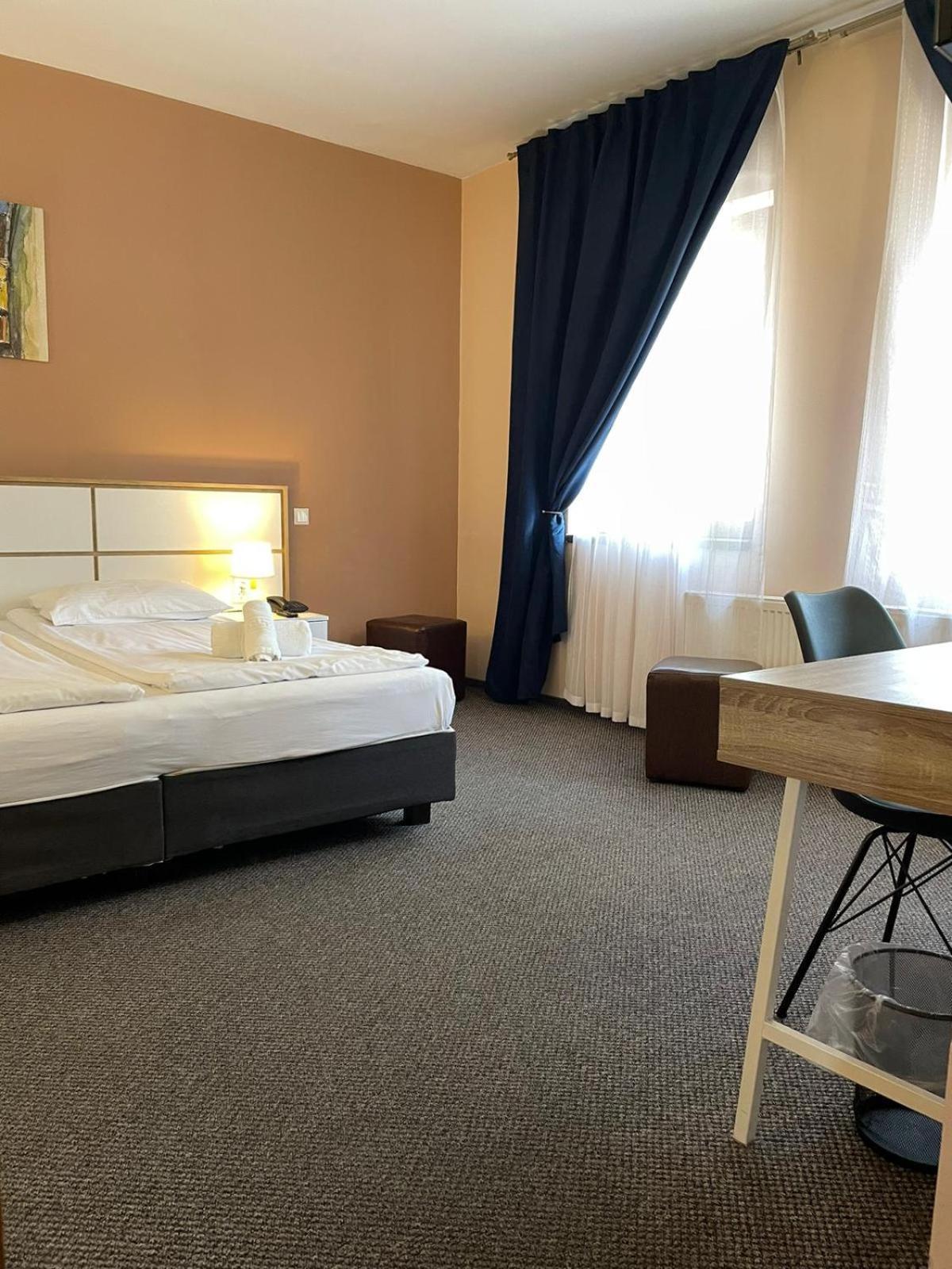 Long Street Hotel Braszów Pokój zdjęcie