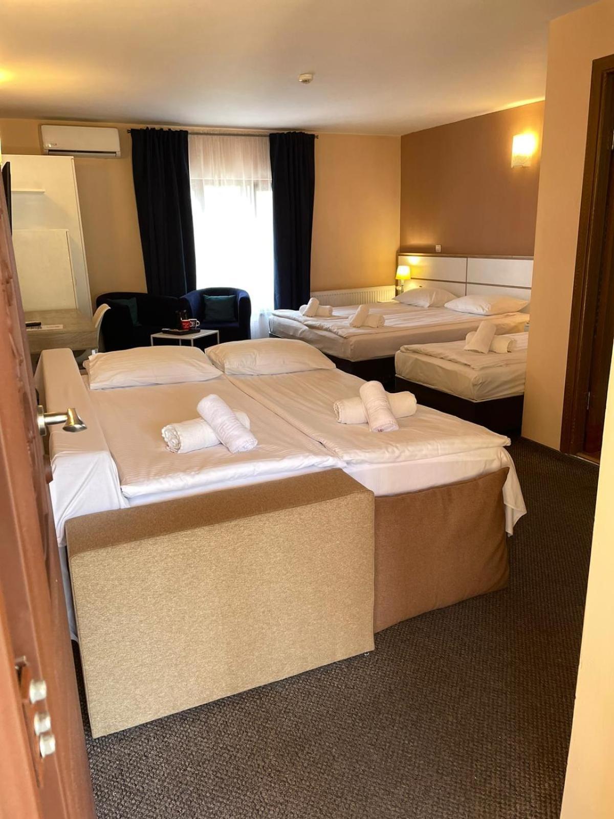 Long Street Hotel Braszów Pokój zdjęcie